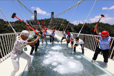 長沙到張家界云天渡玻璃橋、張家界森林公園、天子山往返三日游